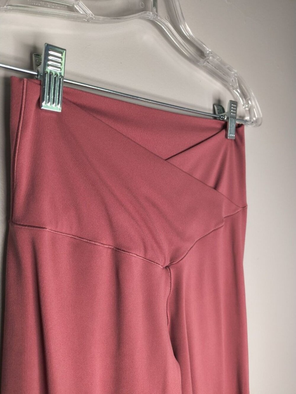 Offline By Aerie Crossover Real Me 7/8 High Rise Size Large Red Leggings - Picture 4 of 13